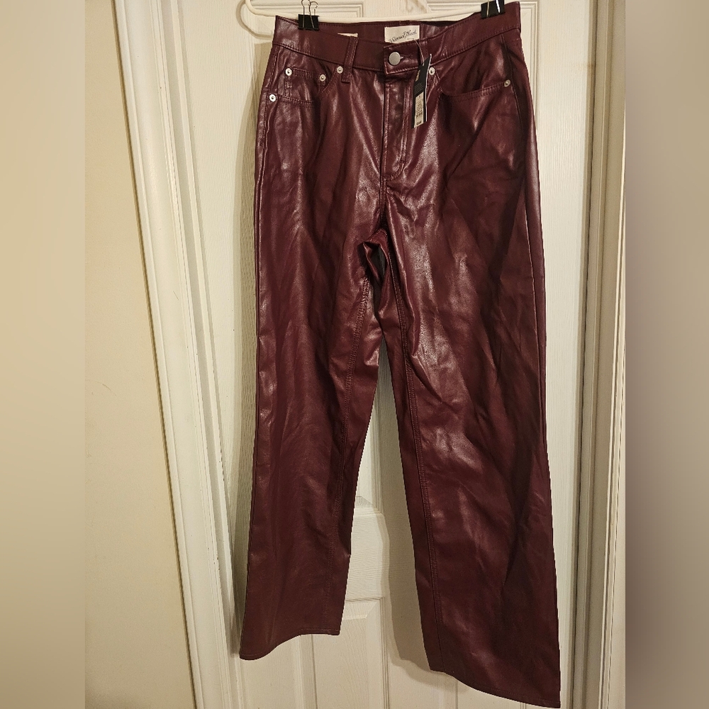 NWT Universal Thread Maroon Mid-Rise Faux Leather Baggy Pants. Size:6.